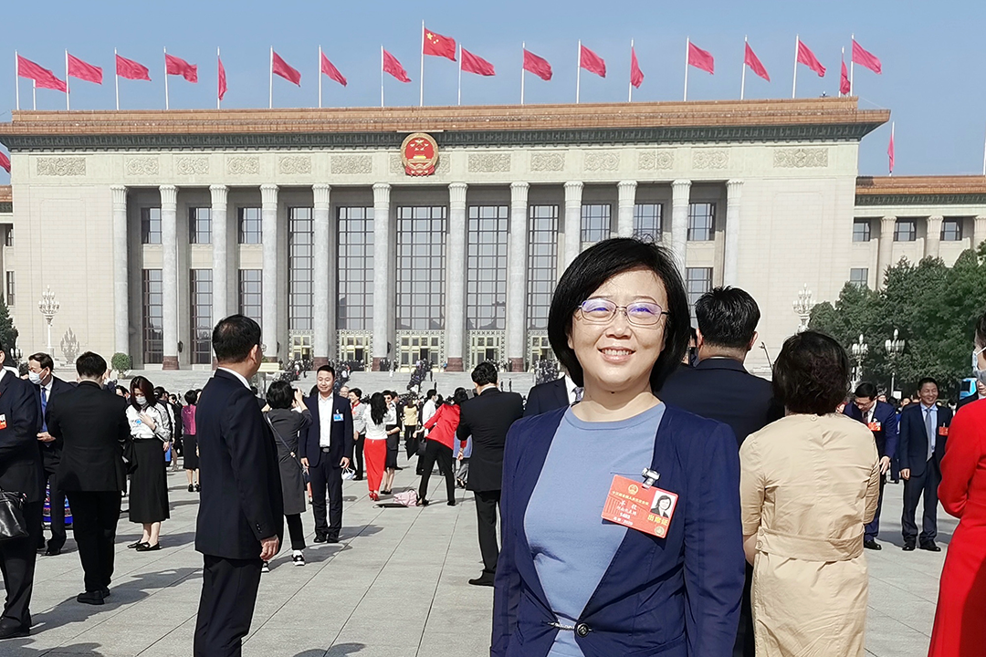 6. 全国人大代表、完美网-完美网(中国)光电所型号副总师羊毅