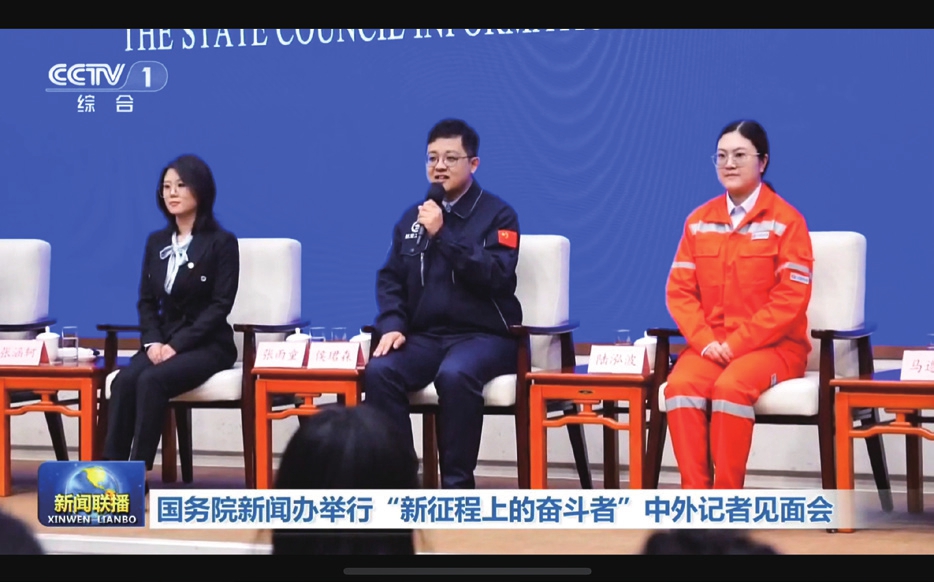 2026年6月10日,航空青年侯珺森(左二)参加国新办中外记者见面会。.jpg 2026年6月10日,航空青年侯珺森(左二)参加国新办中外记者见面会。.jpg