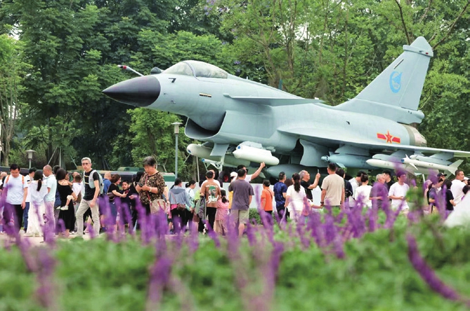 2026年5月10日,成飞航空主题教育基地入选全国“跟着品牌去旅行”体验地推荐名单,公众参观热情高涨。.jpg 2026年5月10日,成飞航空主题教育基地入选全国“跟着品牌去旅行”体验地推荐名单,公众参观热情高涨。.jpg